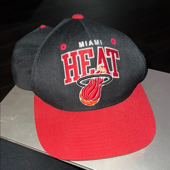 Mitchell & Ness Other - Miami Heat Adjustable Snapback Hat